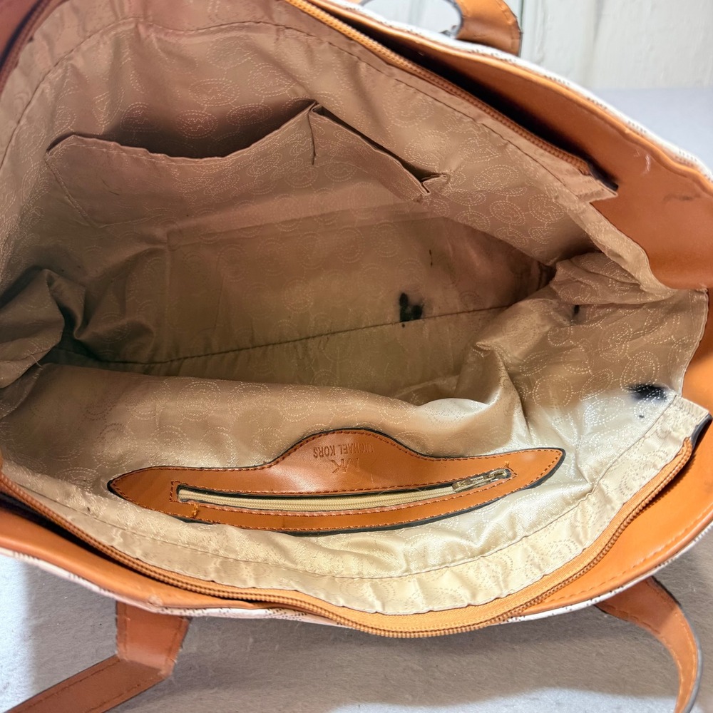 Michael Kors MK Signature Satchel – White/Vanilla‎ Logo, Top-Handle Tote Purse - Picture 5 of 13